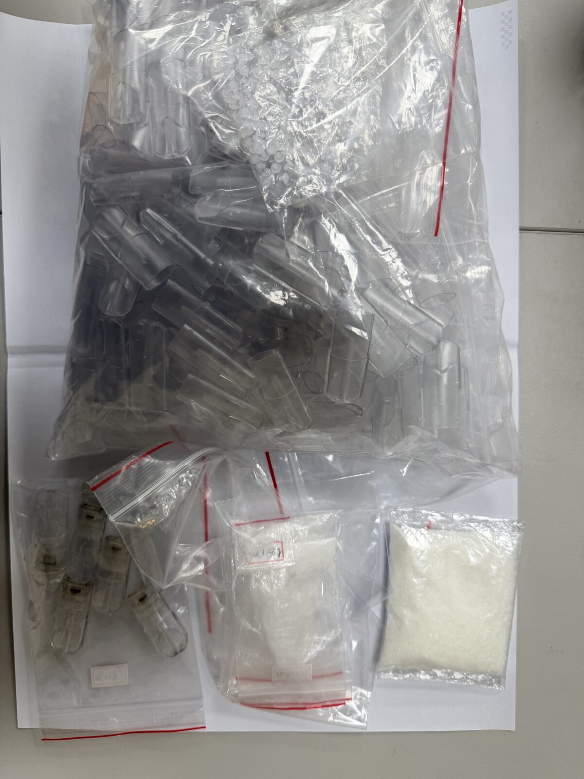 中壢網咖煙霧瀰漫!男包廂內開毒趴遭檢舉 搜出近百克毒品 S 22290522