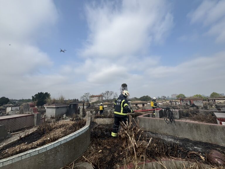 桃消第四大隊守護民眾掃墓安全「陸空聯防」降低火災風險