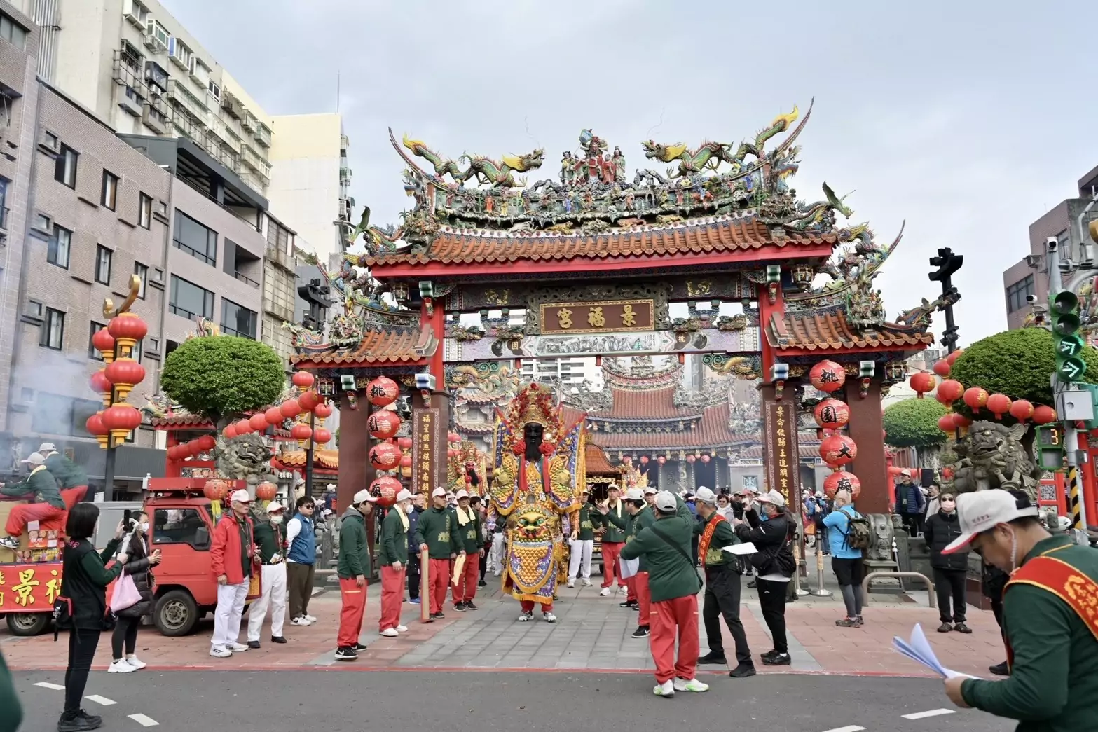 桃園大廟景福宮遶境 神轎出巡鑼鼓喧天、文化季圓滿落幕 桃園大廟景福宮遶境 神轎出巡鑼鼓喧天、文化季圓滿落幕