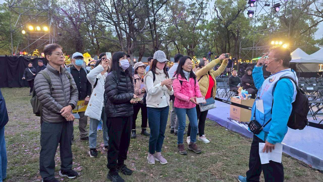 桃園燈會50位志工提供多國語言服務 專業態度獲旅客高度肯定