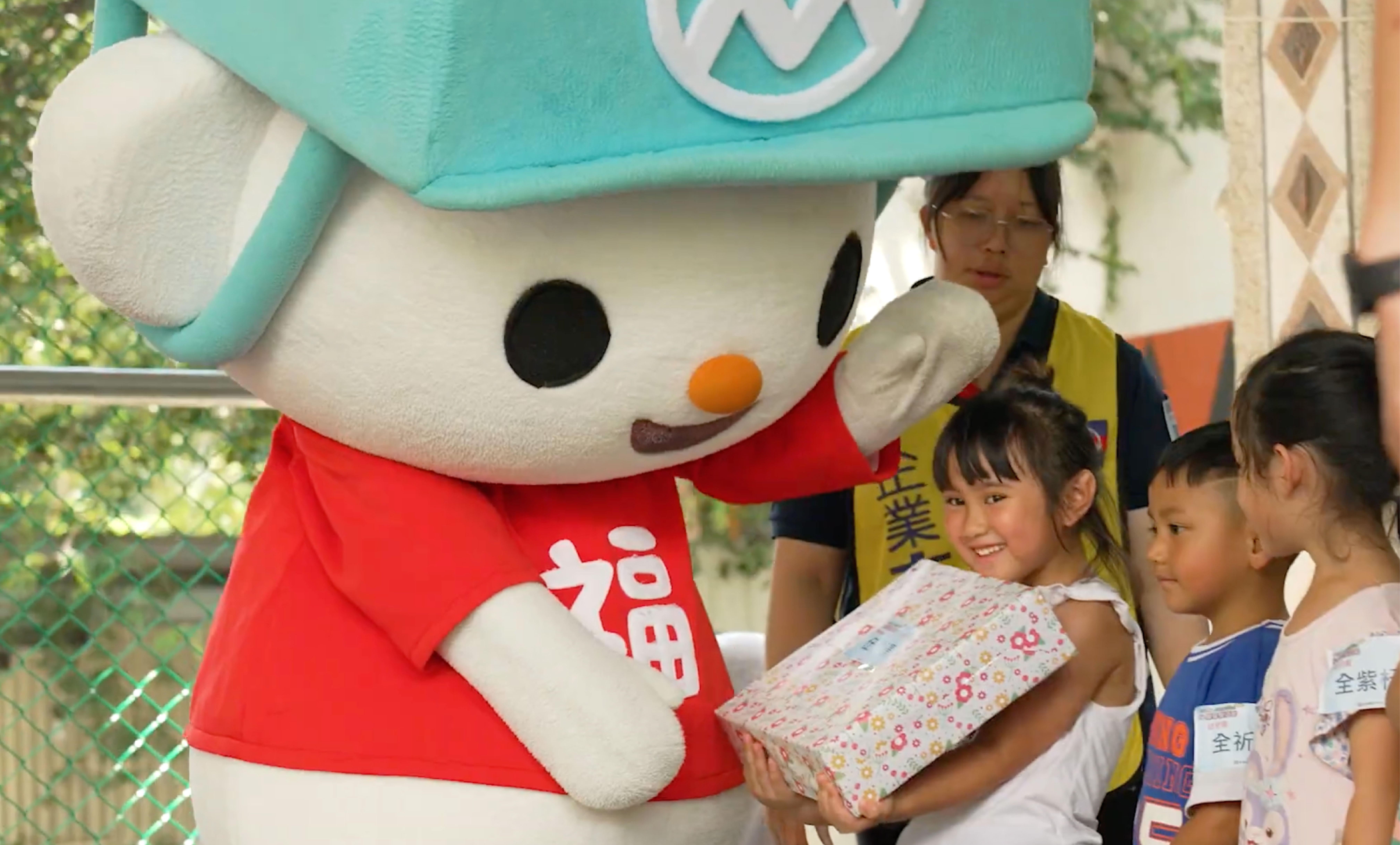 「福利熊.圓夢製造所」點亮偏鄉孩子夢想舞台 全聯佩樺基金會與手手公益共同啟動心願募集 「福利熊.圓夢製造所」點亮偏鄉孩子夢想舞台 全聯佩樺基金會與手手公益共同啟動心願募集