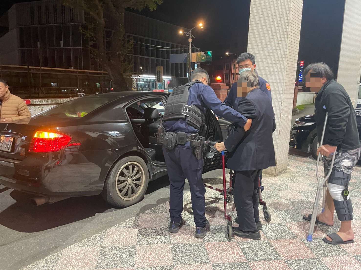 跨縣市尋回憶迷途楊梅街頭 警暖心助高齡翁團圓