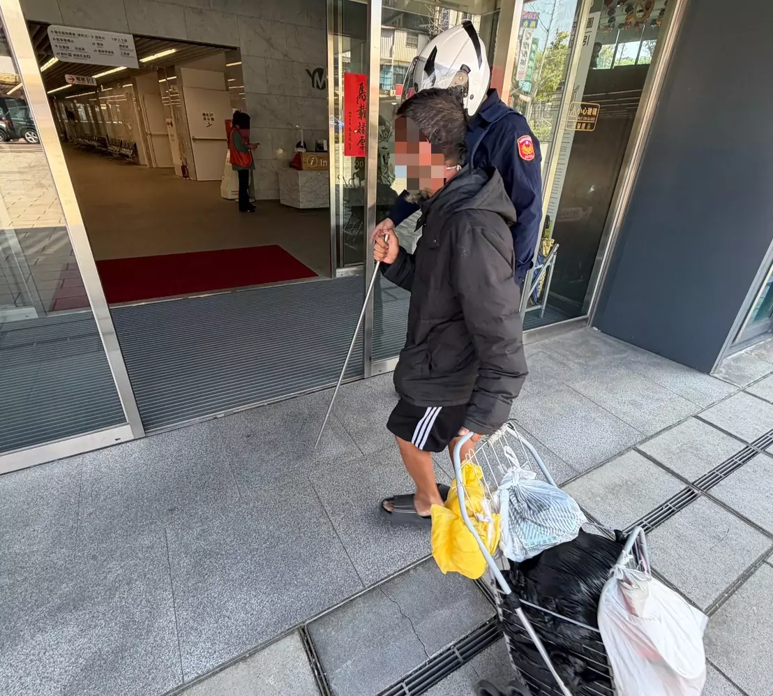 感動!楊梅男流落街頭 暖警主動轉介救助資源 感動!楊梅男流落街頭 暖警主動轉介救助資源