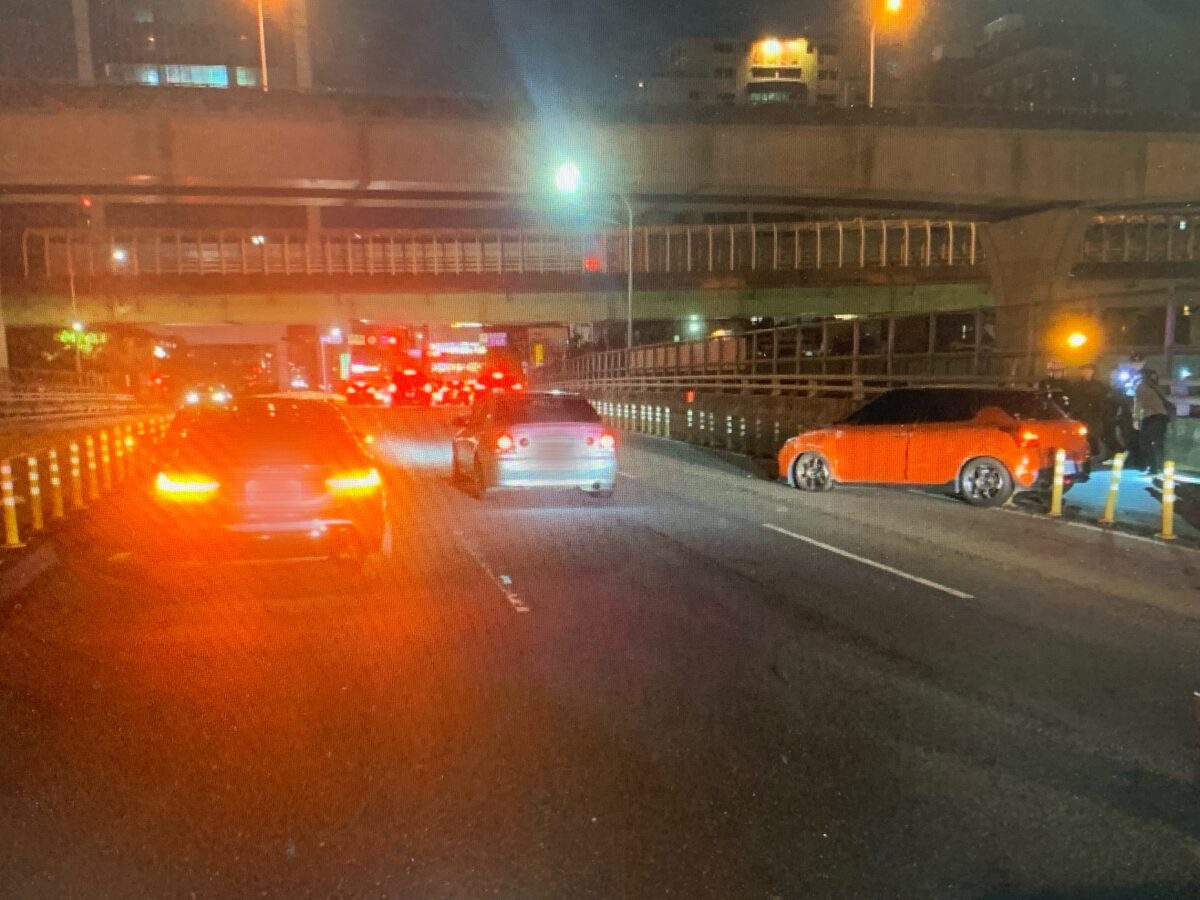 【有片】龜山男黃湯下肚闖禍!追撞等紅燈轎車整輛「翻一圈」 S 88367594