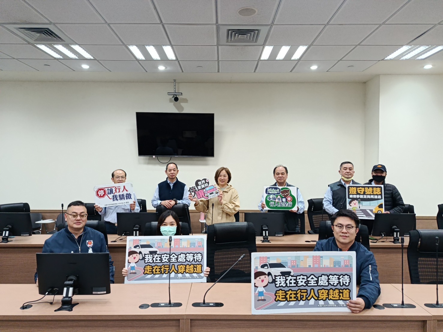 龜山警走入林口長庚為接駁車運將「上課」鎖定4主題守護交安 龜山警走入林口長庚為接駁車運將「上課」鎖定4主題守護交安