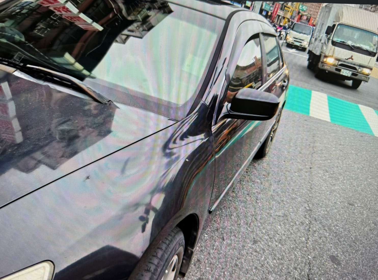 【有片】行人地獄再現龜山？婦人走斑馬線慘遭左轉小客車撞斷腿