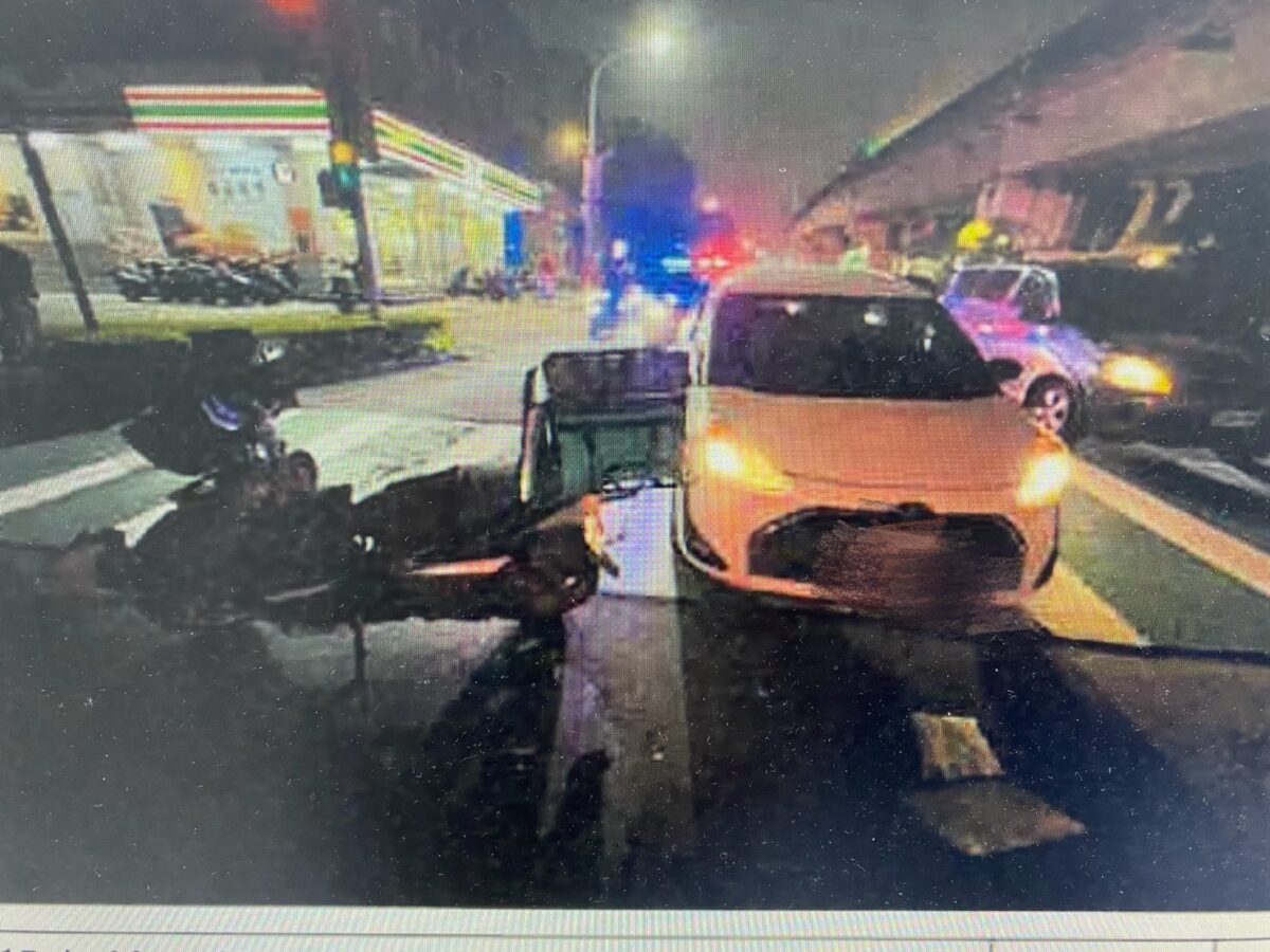 【有片】龜山機車猛撞小貨車!騎士噴飛倒地險遭輾 S 89071638 0