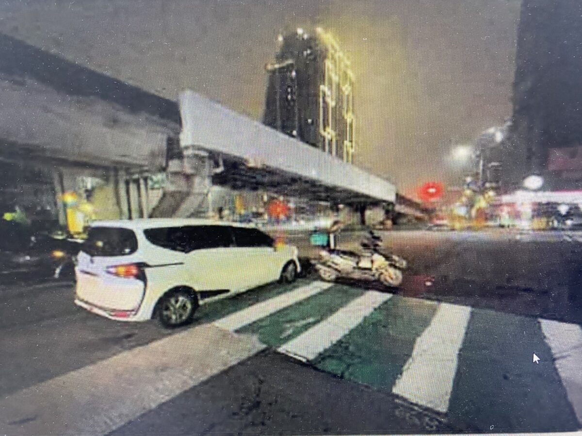 【有片】龜山機車猛撞小貨車!騎士噴飛倒地險遭輾 S 89071641 0