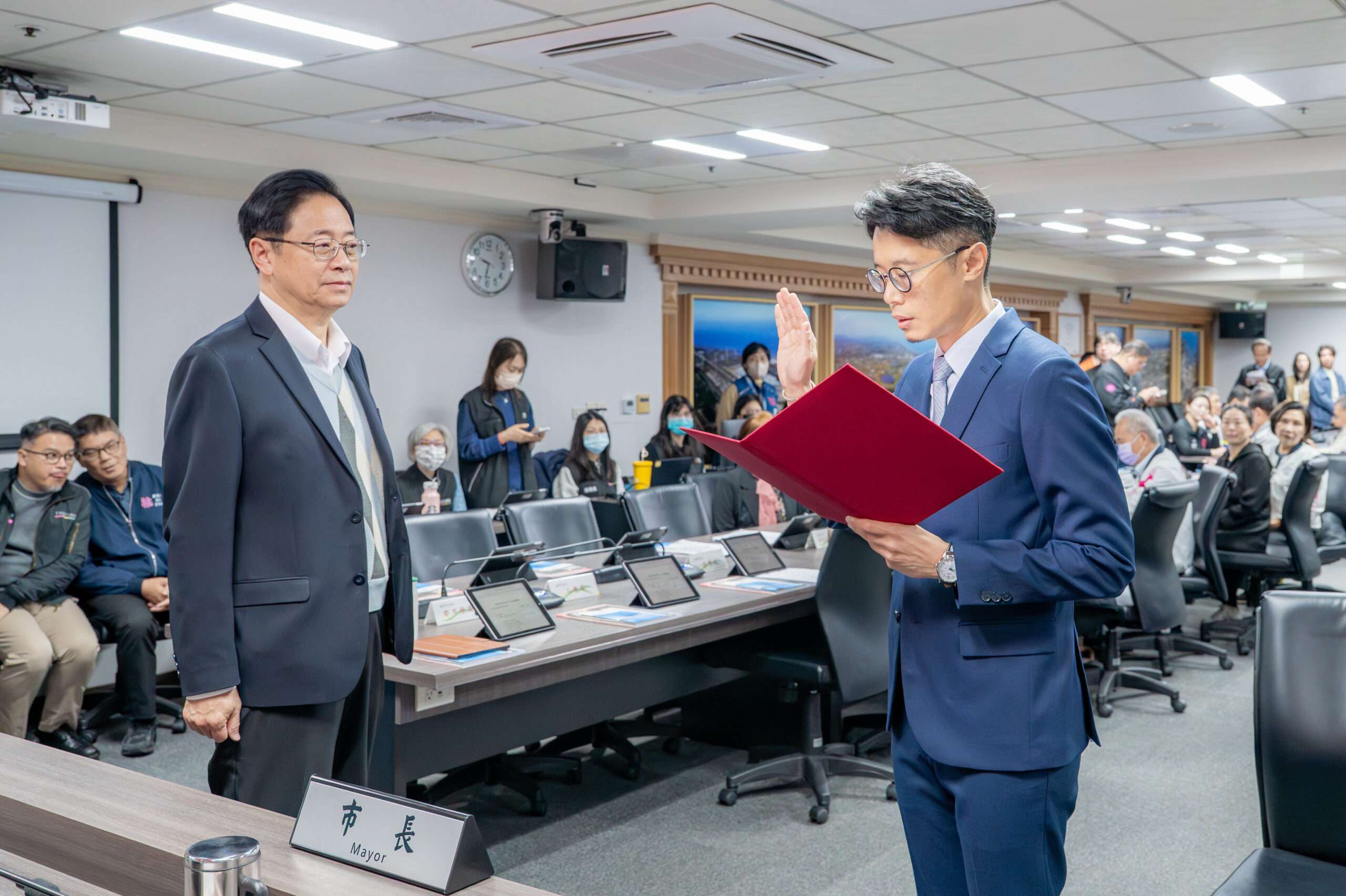 桃園市府人事新氣象 曾俊豪宣誓就任秘書處長 S 967254024 0 scaled