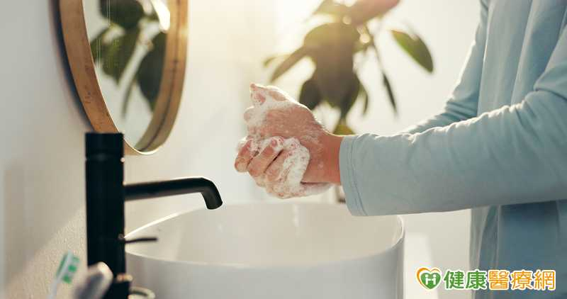 開學防腸病毒別只噴酒精 疾管署籲肥皂洗手防把病毒帶回家