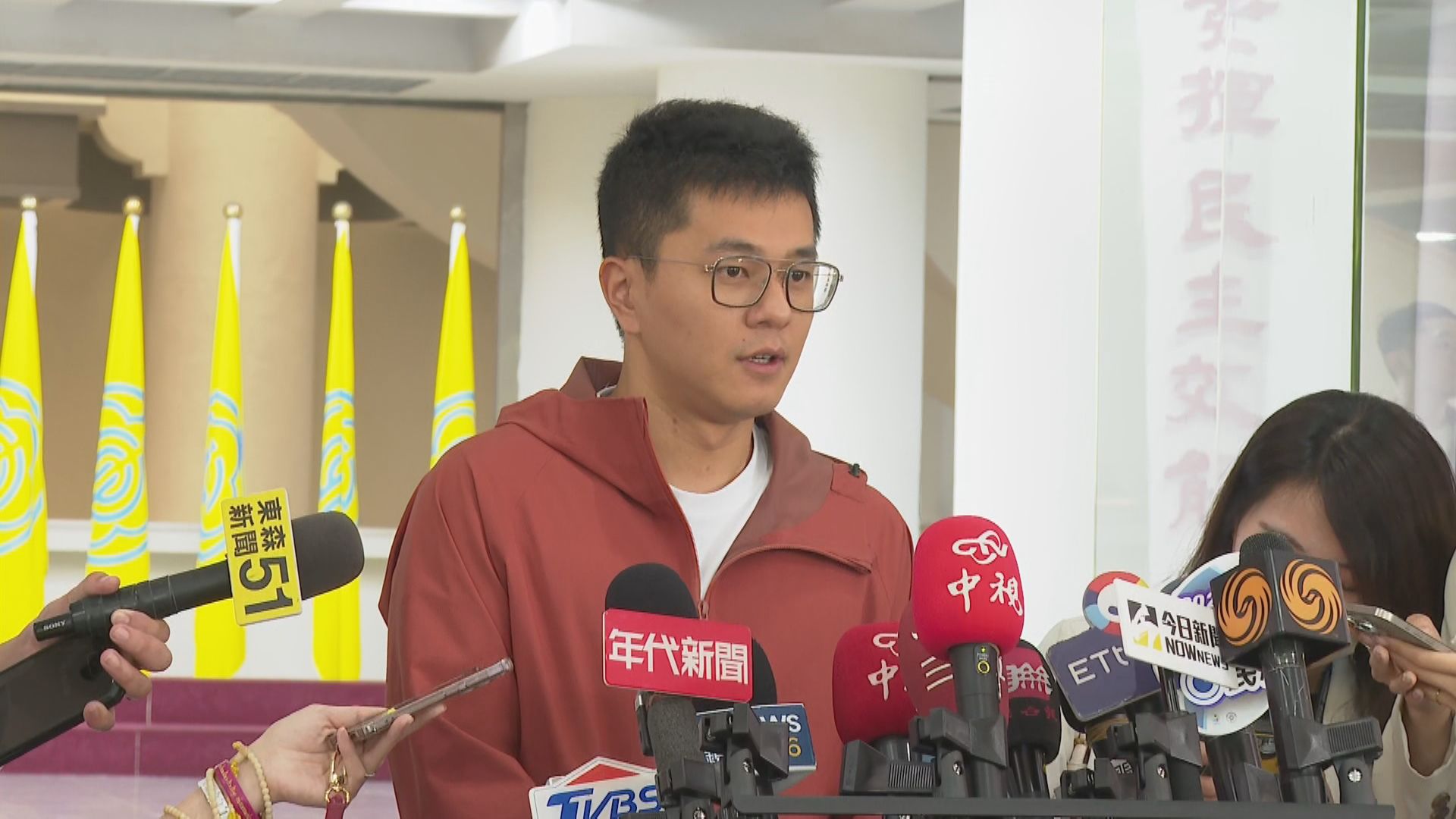 李孝亮陷國籍、兵役雙重爭議…宣布不選了 徐巧芯喊話:去當兵 李孝亮陷國籍、兵役雙重爭議…宣布不選了 徐巧芯喊話:去當兵