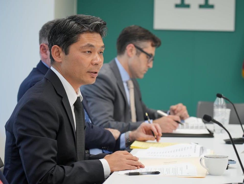 鄭麗文擬訪中見習近平 許毓仁搖頭:做不到要習停軍演