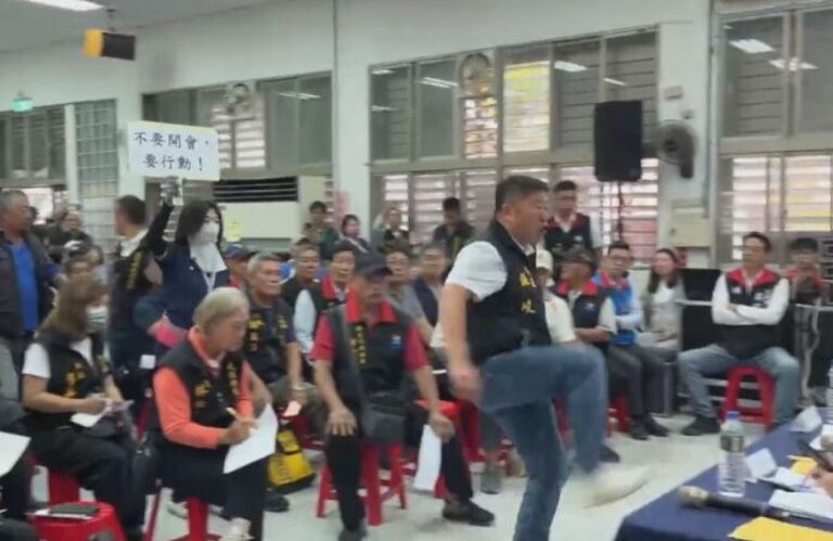 踹桌案傅崐萁告6罪僅1項起訴 張峻:脆弱心靈受傷?