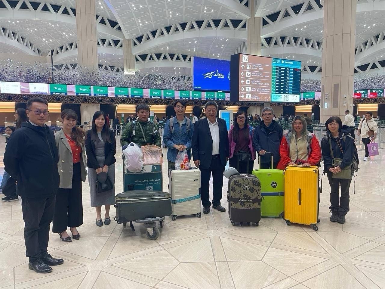 中東戰火波及台灣旅客 20餘人組「自救團」包車逃卡達