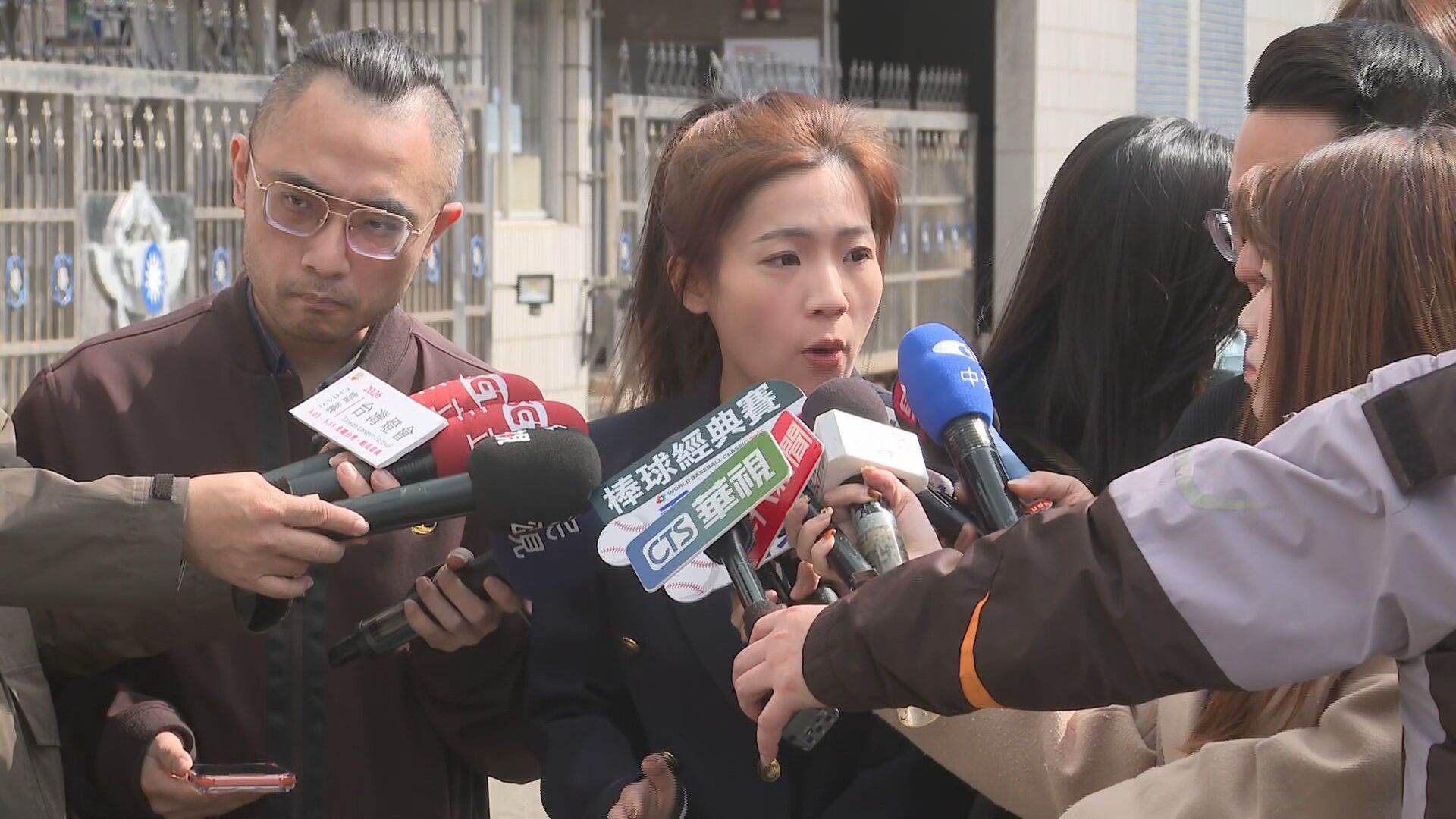 緊追卓揆東蛋看球衝松指部考察 徐巧芯:行前政院曾召集密會 緊追卓揆東蛋看球衝松指部考察 徐巧芯:行前政院曾召集密會