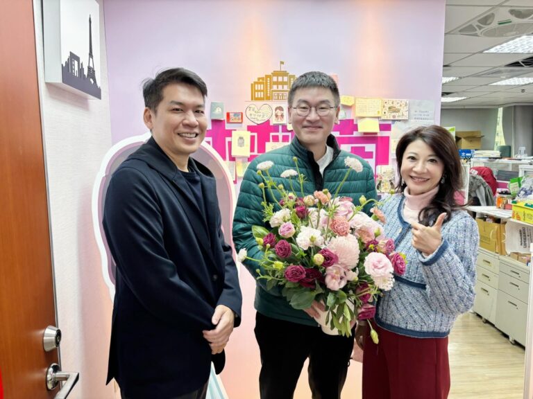 梁文傑只送花給他嚇壞！李柏毅機智做球　林楚茵放聲大笑