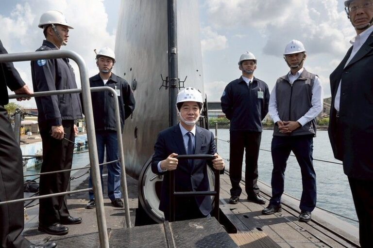 賴清德親登國造潛艦海鯤號視導　艦內空間首次公開