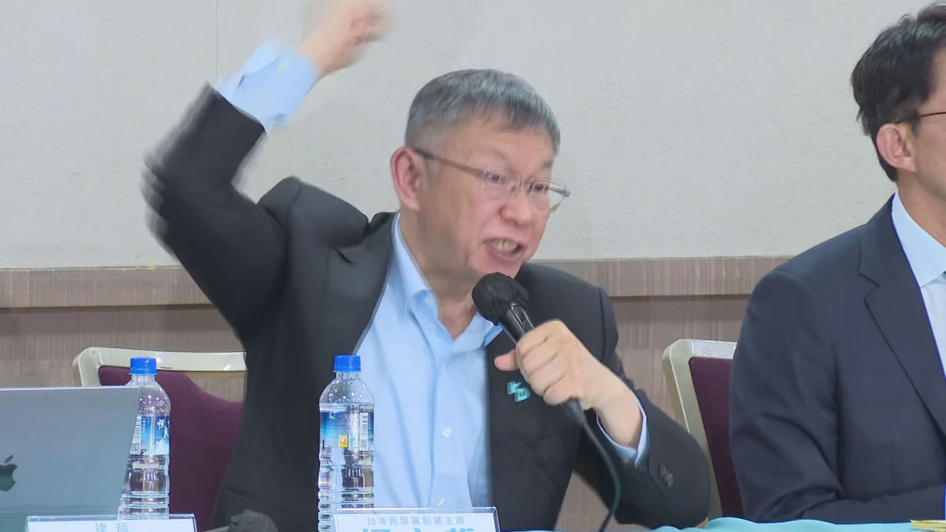 被問徐春鶯涉《反滲透法》 柯文哲激動嗆「民進黨才是共匪」 被問徐春鶯涉《反滲透法》 柯文哲激動嗆「民進黨才是共匪」