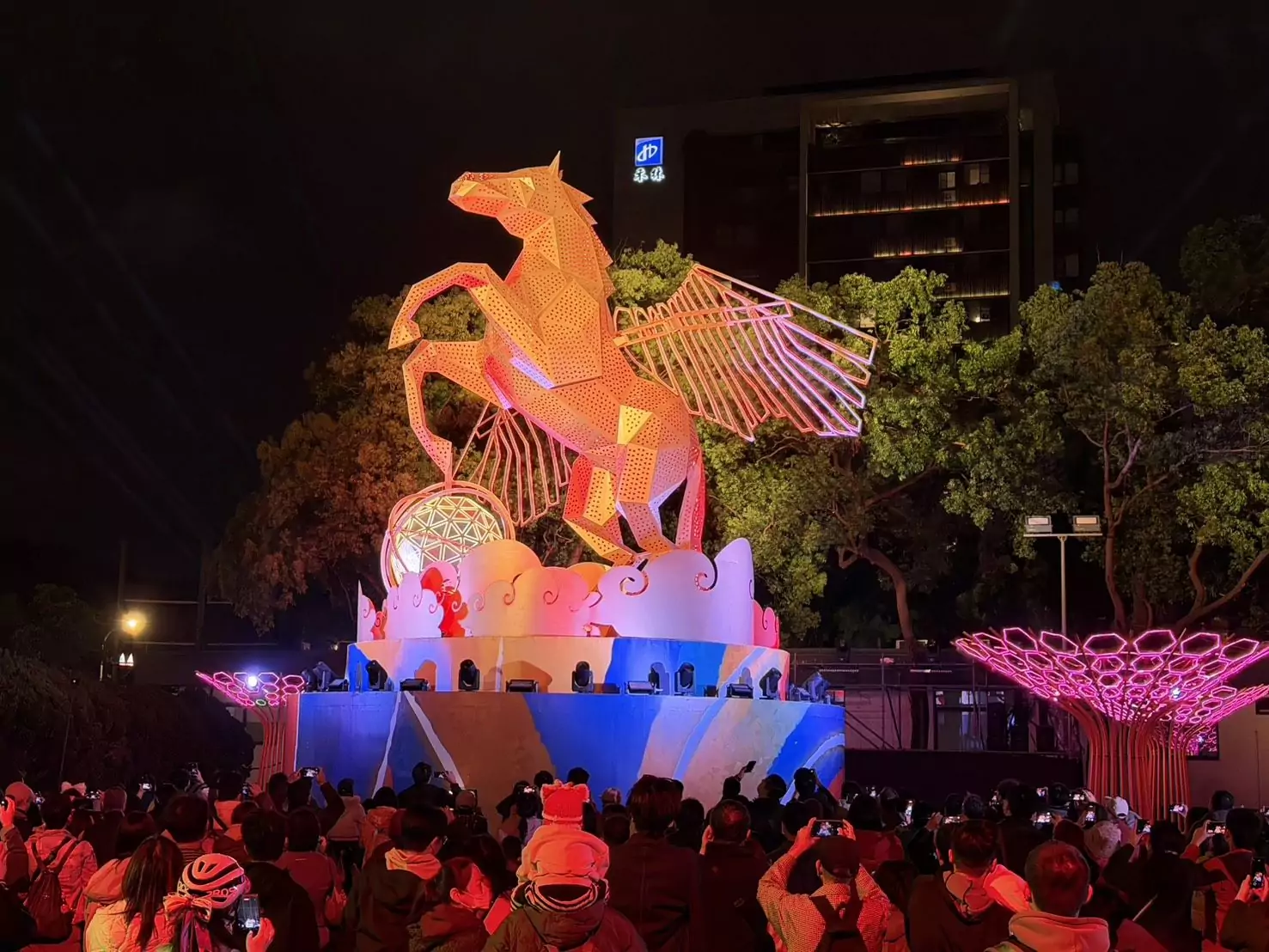 2026桃園燈會落幕 12天吸引167萬人次主燈飛馬耀桃園人氣第一 2026桃園燈會落幕 12天吸引167萬人次主燈飛馬耀桃園人氣第一
