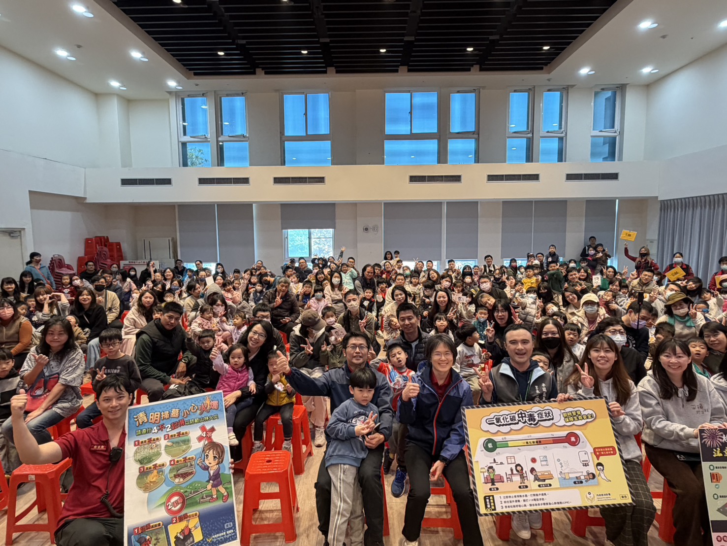 桃消復旦分隊邀孩童化身防災小尖兵 玩樂中學習保護自我 消防宣導大合照 2 0