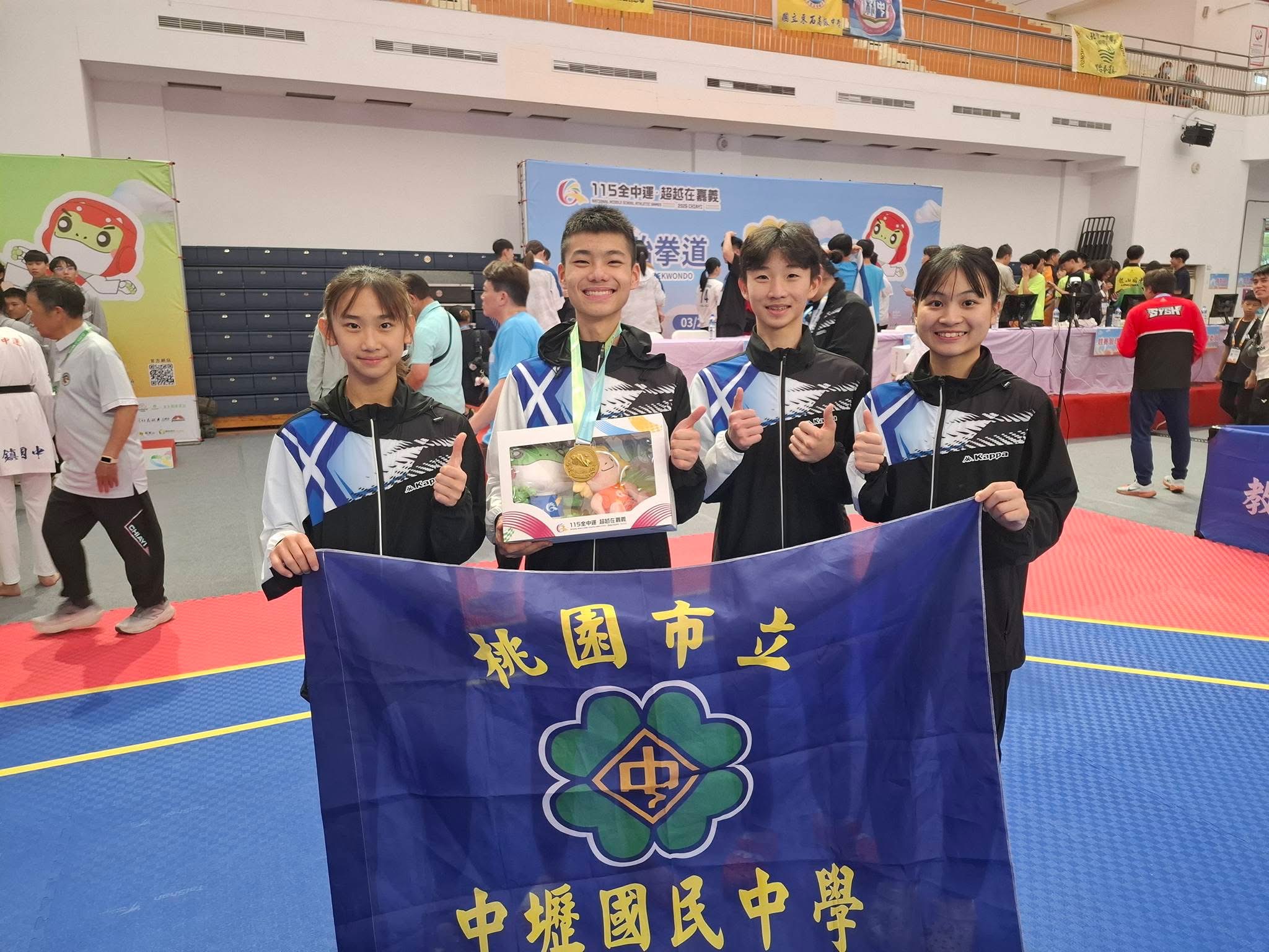 中壢國中05 與最要好的同學夥伴分享榮耀 0 0