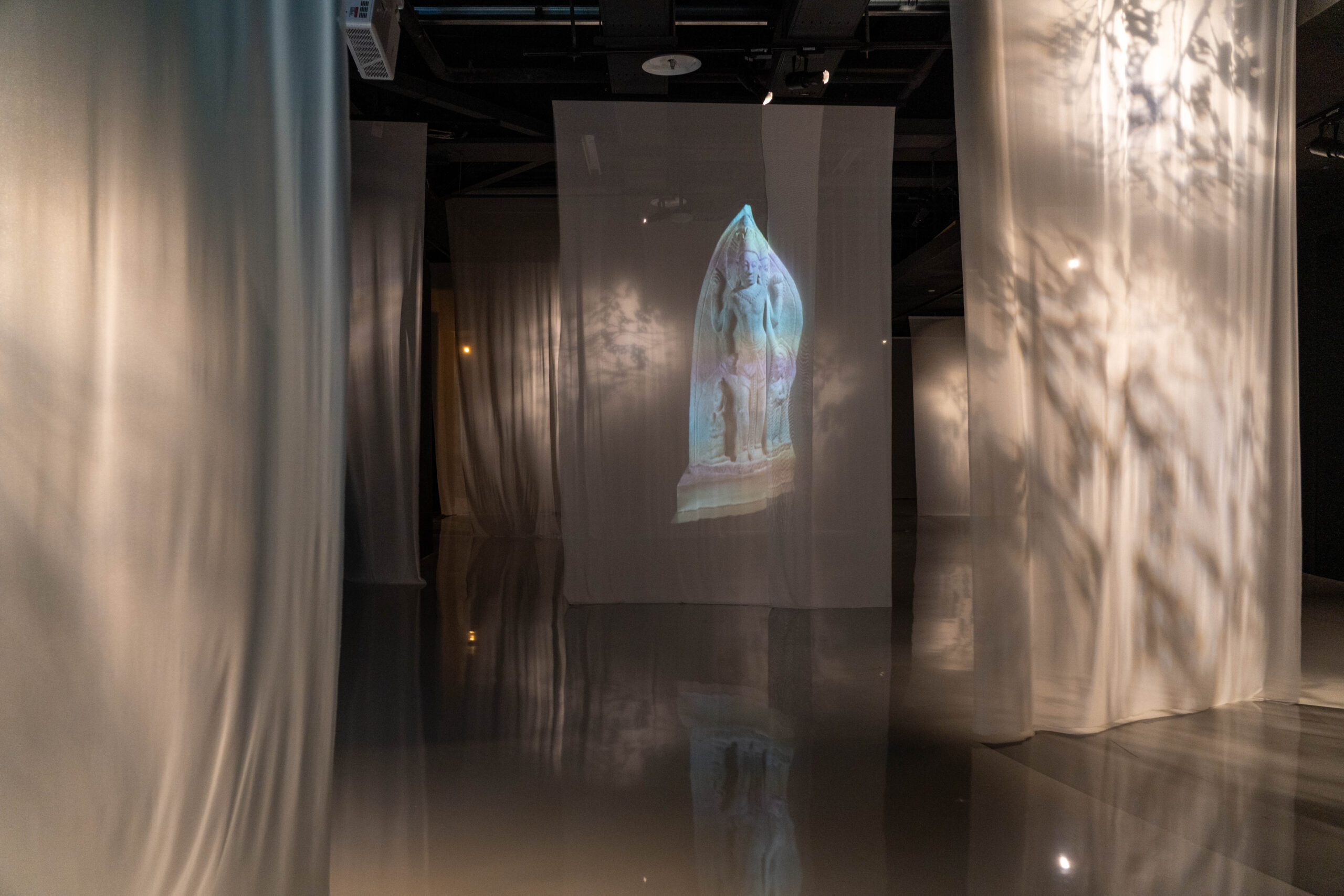 圖3，光在萬物 scaled