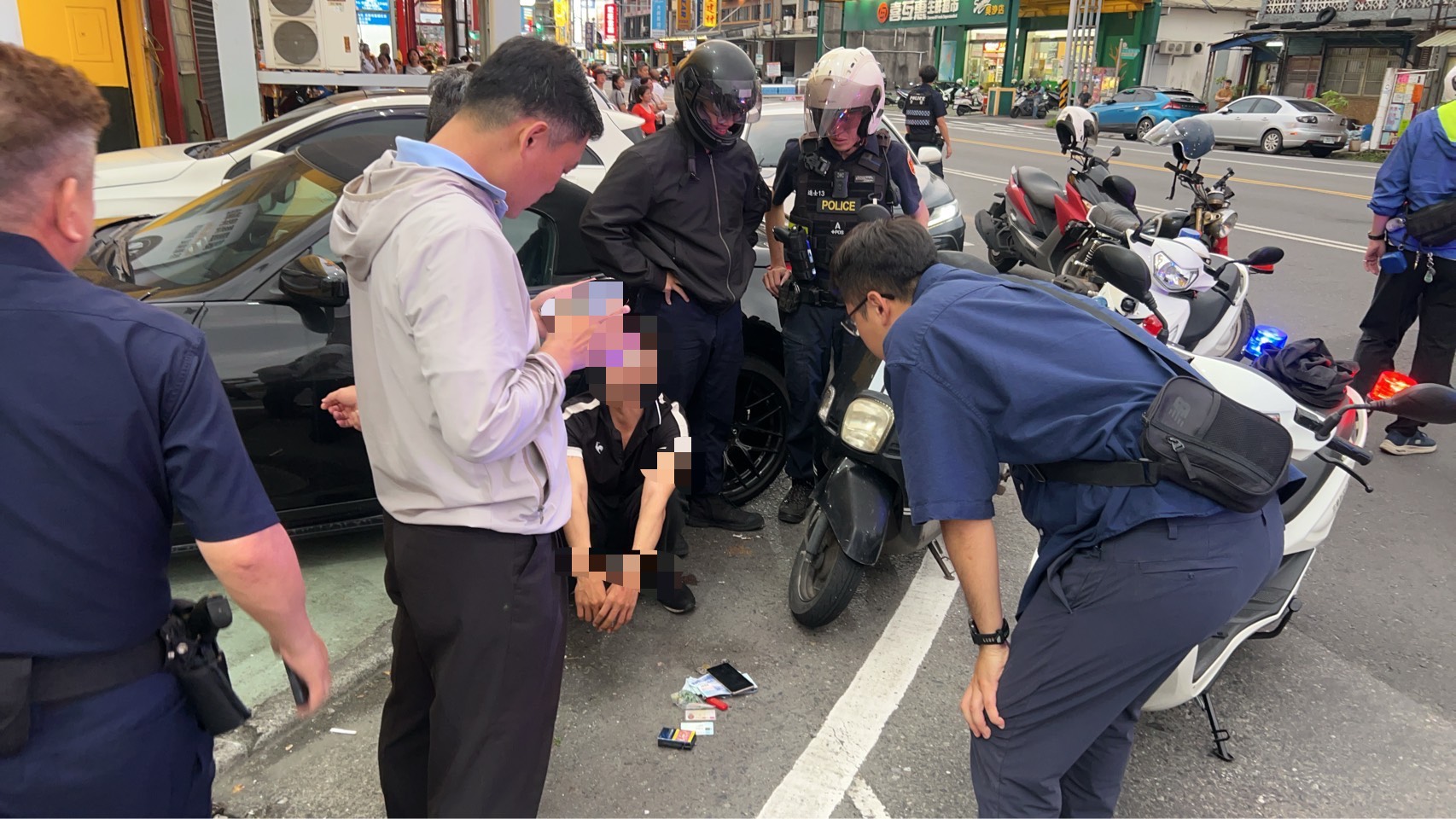 宜蘭男試戴5.6萬金戒指奪門騎車逃走 警獲報半小時內將人帶回 宜蘭男試戴5.6萬金戒指奪門騎車逃走 警獲報半小時內將人帶回