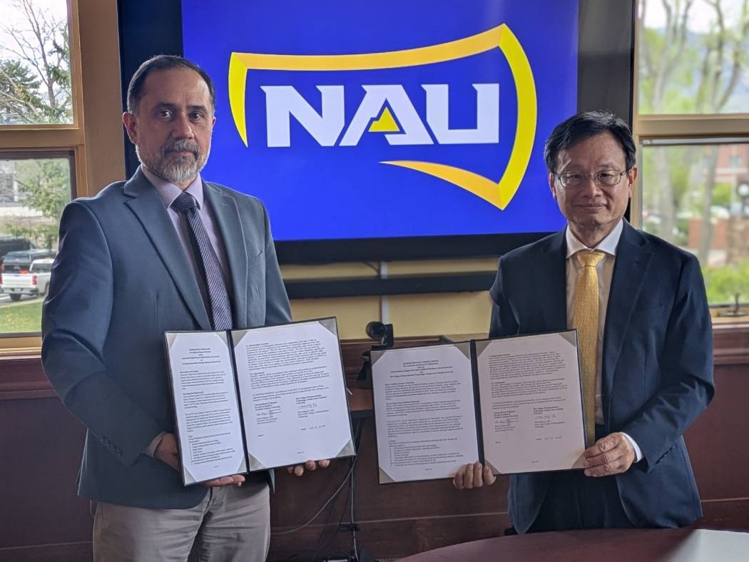02 中原大學攜手美國北亞利桑那大學，布局全球半導體人才培育。（左起：NAU國際副校長Ce