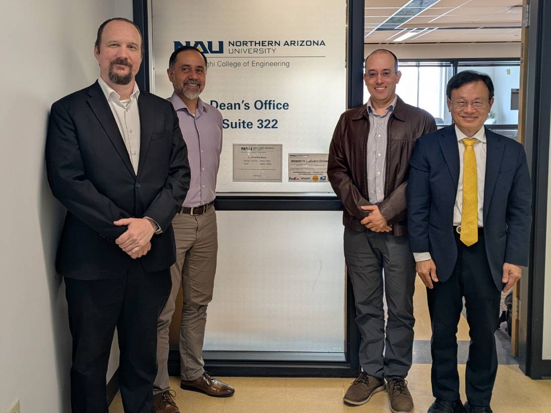 03 中原大學半導體產業學院院長傅昭銘（右一）拜會美國北亞利桑那大學，開啟兩校半導 0