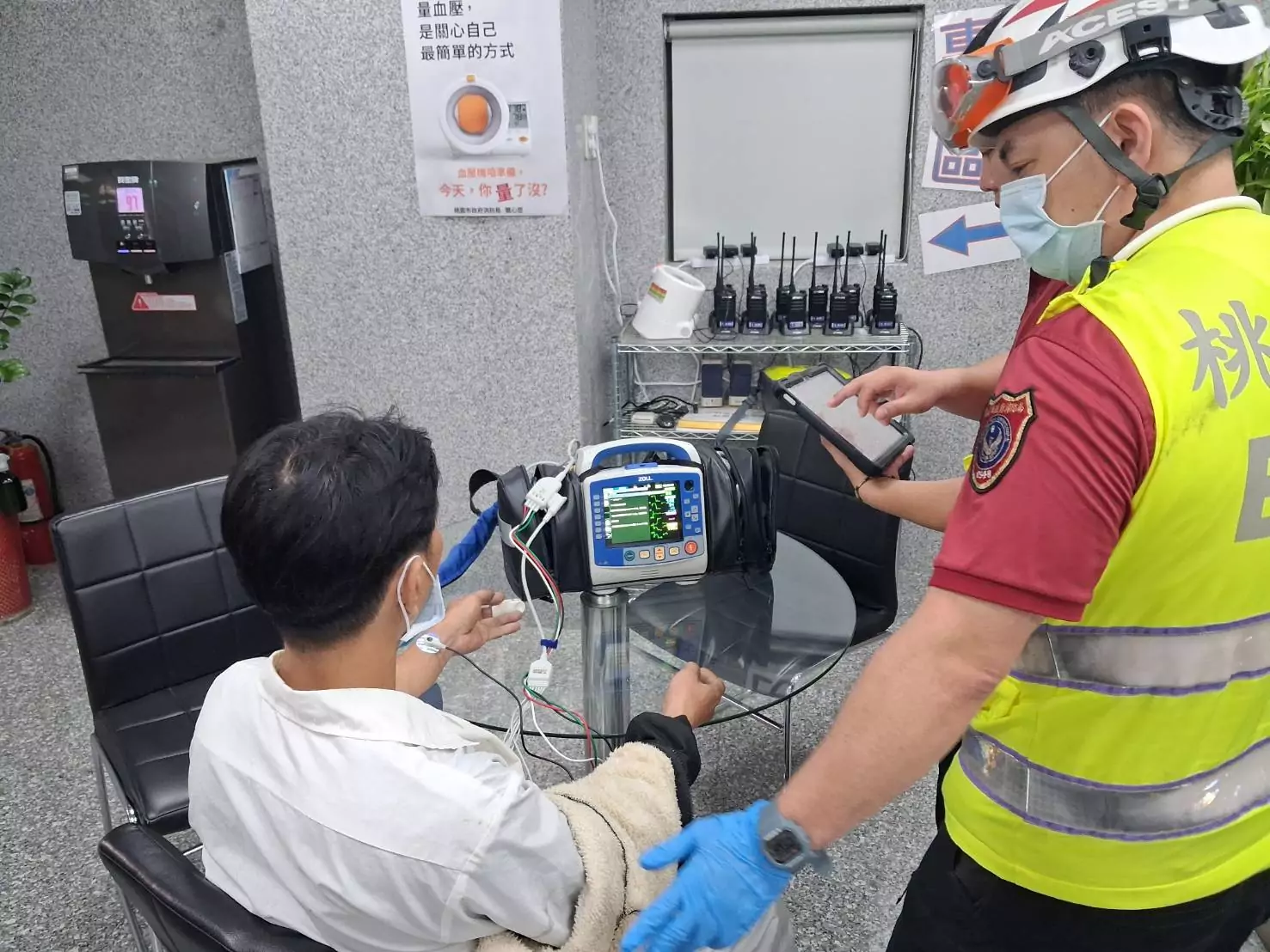 心肌梗塞發作!八德男自行就醫途中「撐不下去了」 求助大湳分隊撿回一命 13708 0