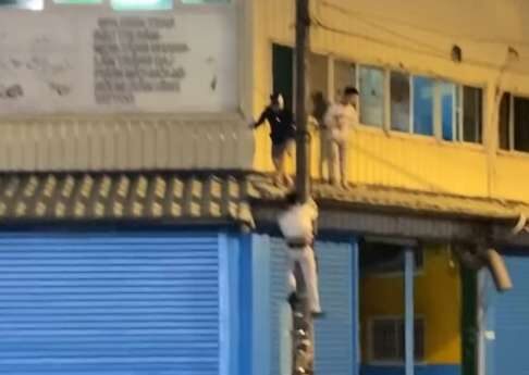 【有片】觀音移工深夜爭執見警鳥獸散 3人躲屋簷爬電桿落跑畫面曝 1775616832254 e1775617990566