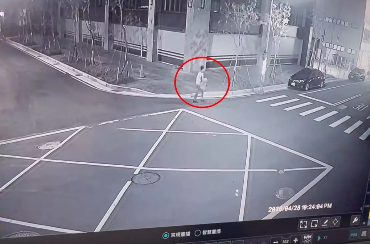 【有片】龜山驚現竊盜慣犯!安全帽掛機車也被偷 警方逮到人了 1777450547900