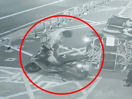 【有片】龜山驚現竊盜慣犯！安全帽掛機車也被偷 警方逮到人了