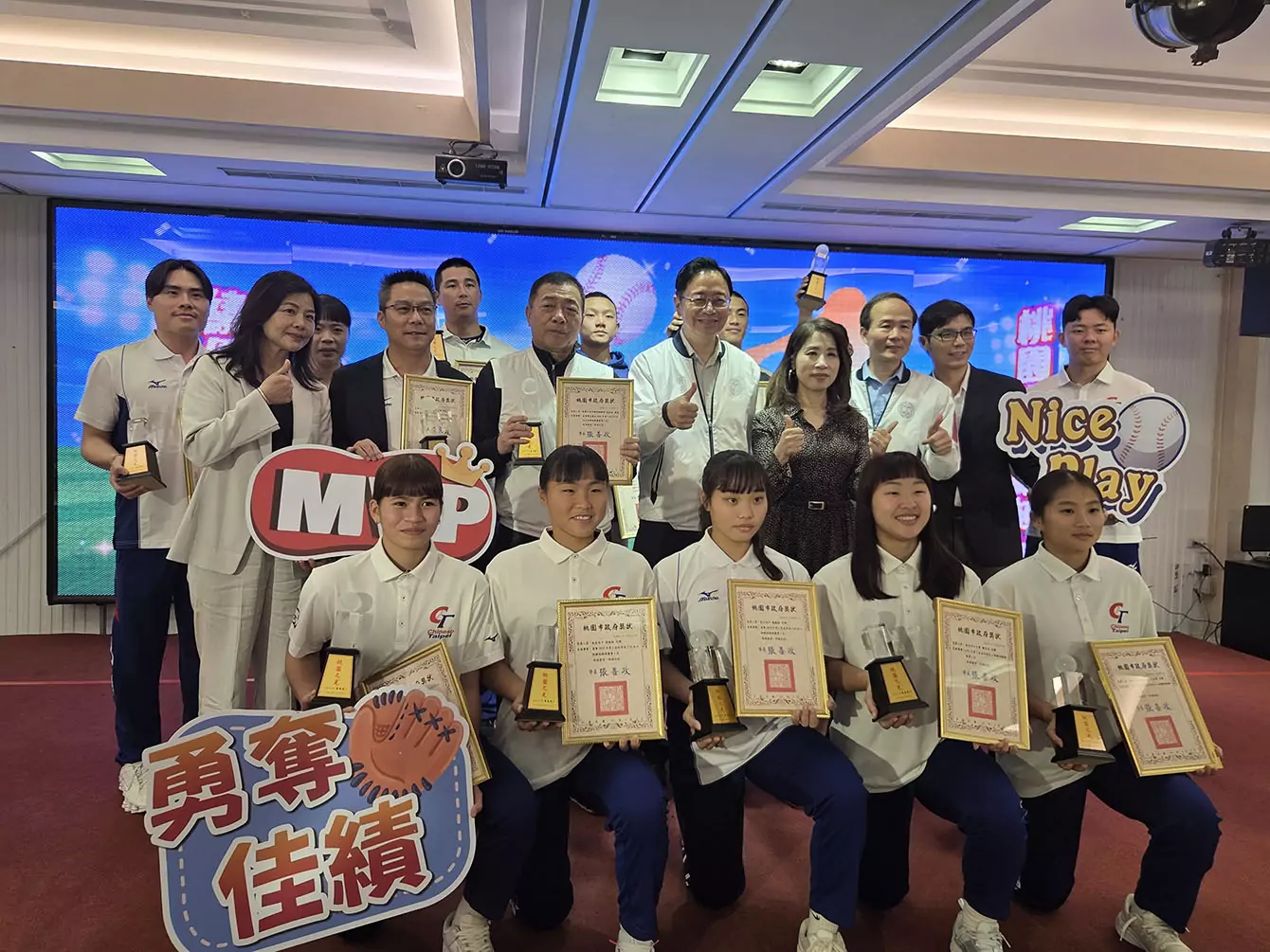桃園三級棒球實力稱霸全台!平鎮高中橫掃三大賽冠軍 獲張善政表揚 181564