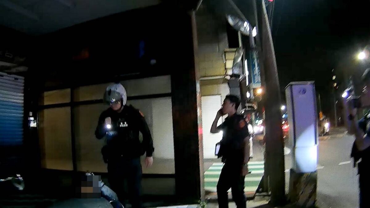 桃園通緝犯闖紅燈拒檢 逃竄2.8公里自撞騎樓落網 2502126 0