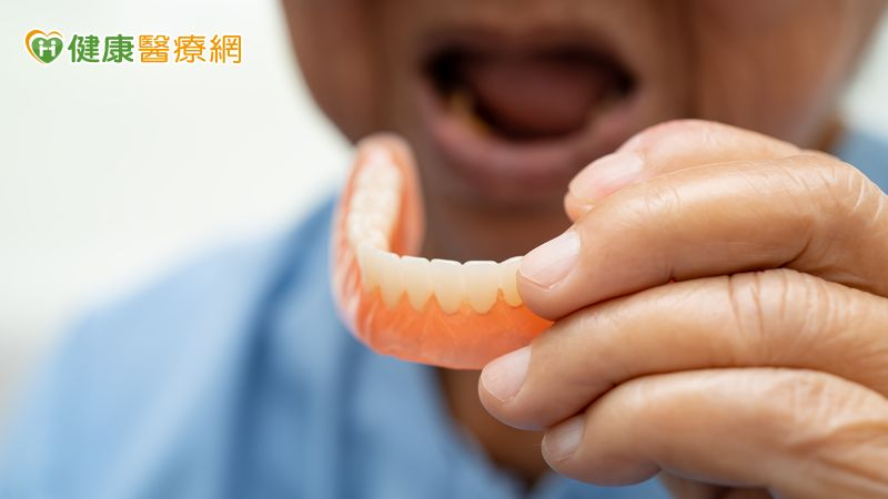 年紀大「牙掉光」屬正常?醫揭慢性病3原因影響牙齒 守住咀嚼力很重要 年紀大「牙掉光」屬正常?醫揭慢性病3原因影響牙齒 守住咀嚼力很重要
