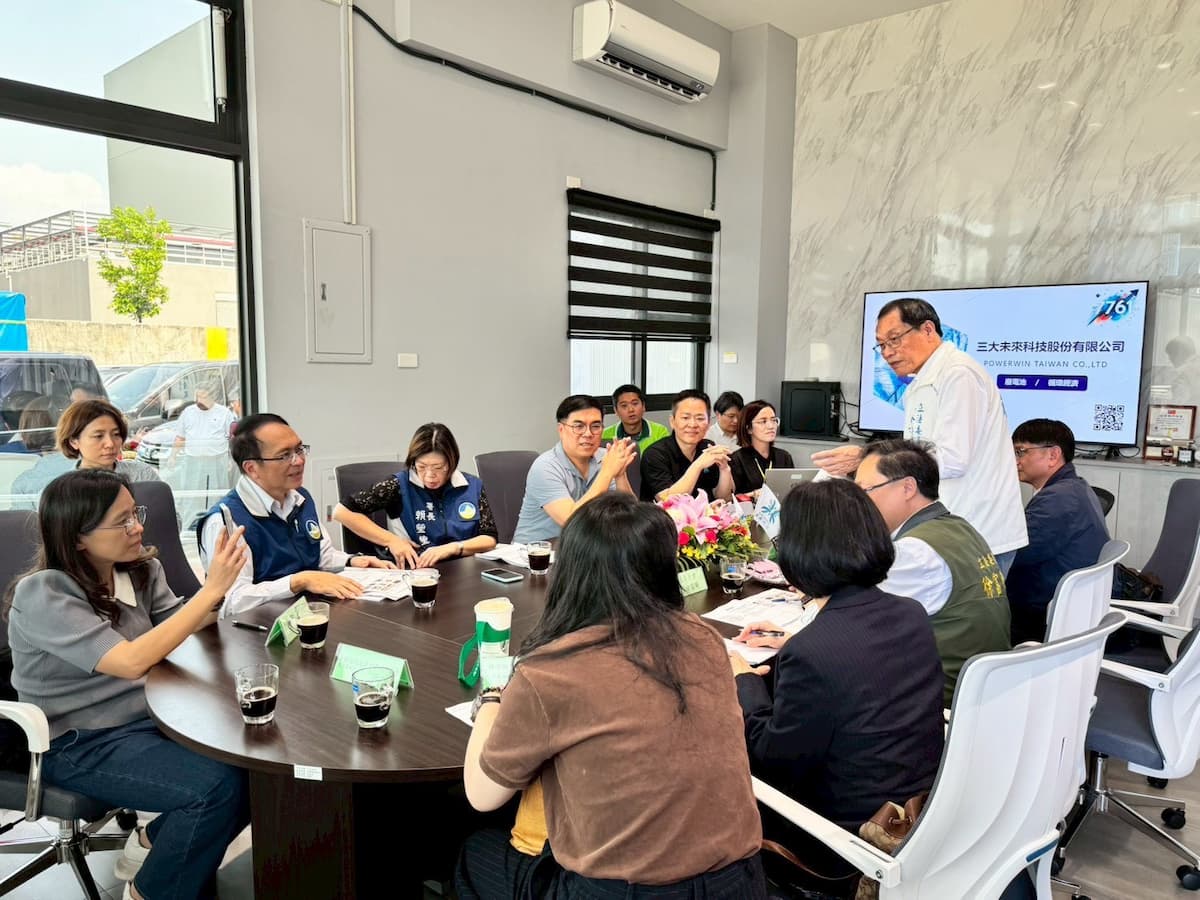 2圖說：立法院委員會與相關部會於現場聽取三大未來營運與技術簡報，了解電池循環處理