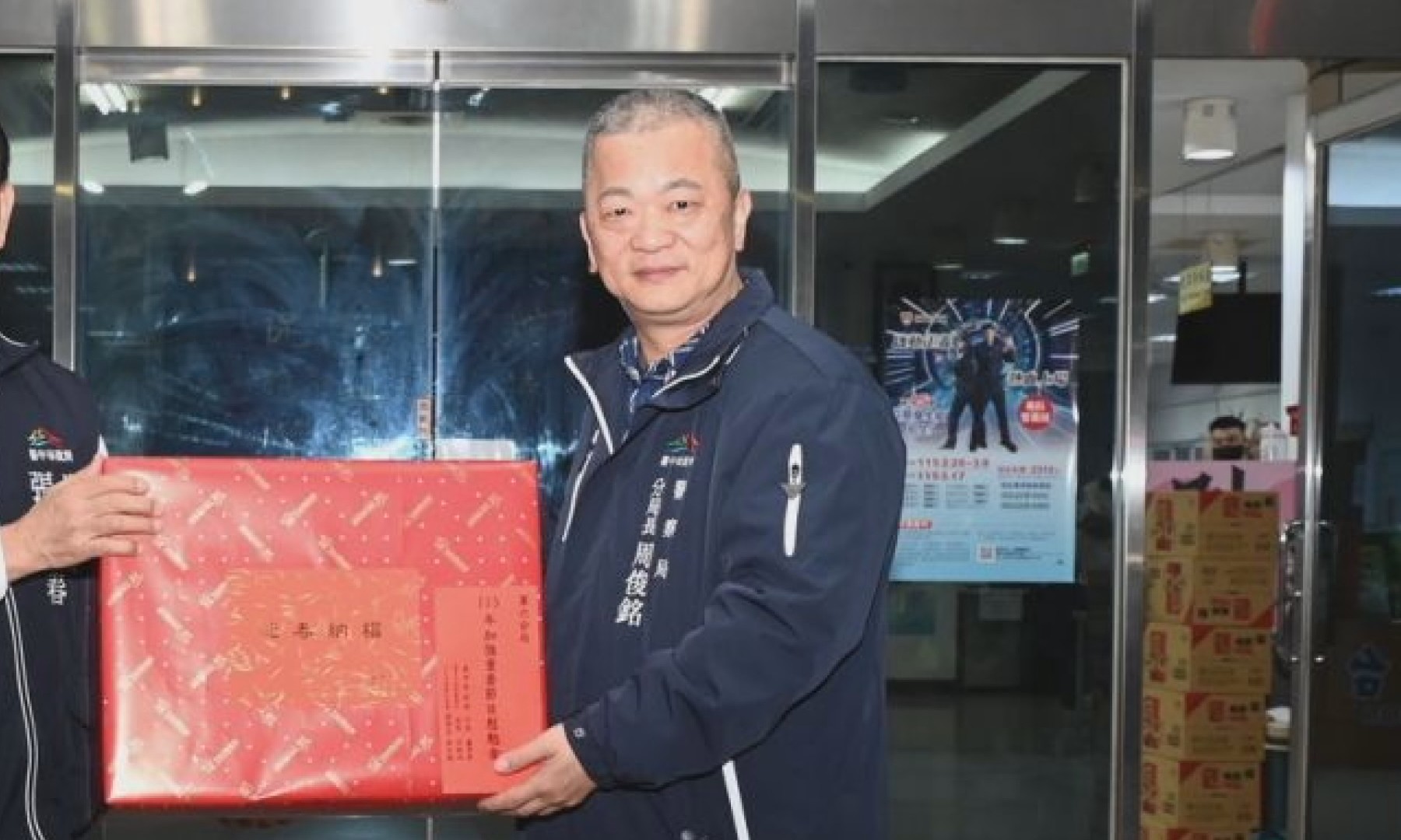 辣椒水烏龍案遭撤職首發聲 周俊銘淡定收行李:請假陪老婆爬山 辣椒水烏龍案遭撤職首發聲 周俊銘淡定收行李:請假陪老婆爬山