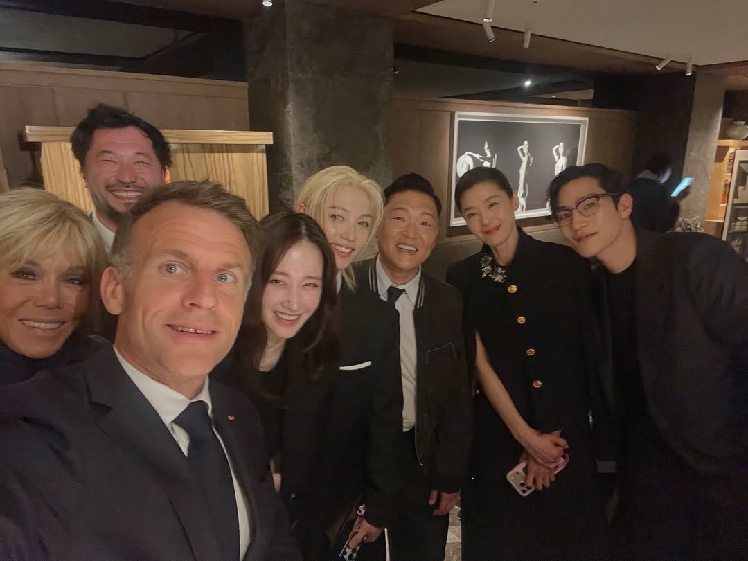 全智賢同框法國第一夫人 Felix「貼面禮」秀法文驚豔馬克宏 全智賢同框法國第一夫人 Felix「貼面禮」秀法文驚豔馬克宏