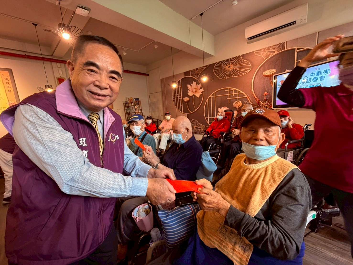 公私協力暖壽人瑞!桃園榮家攜手慈善會 共築銀髮溫馨情 公私協力暖壽人瑞!桃園榮家攜手慈善會 共築銀髮溫馨情