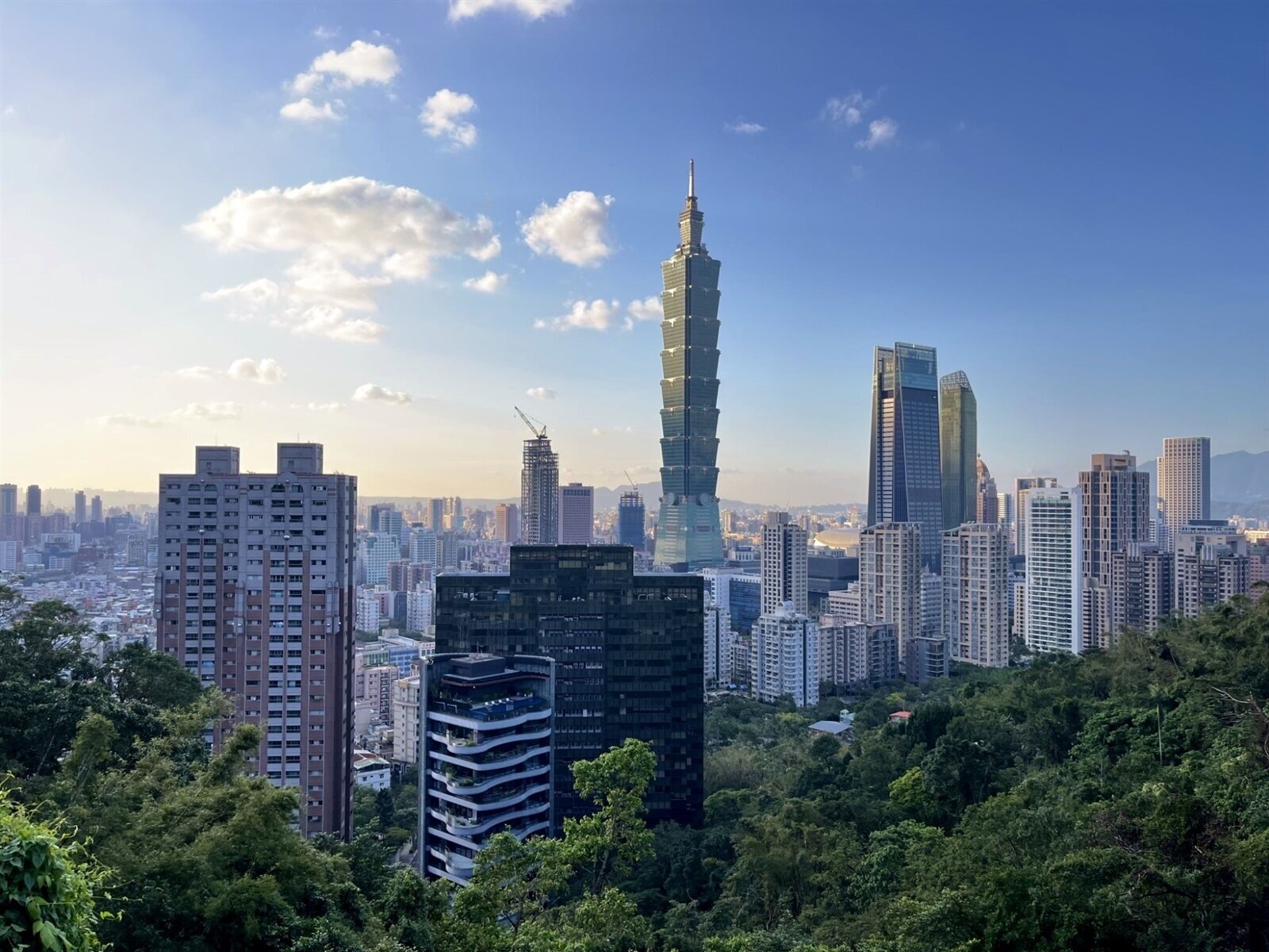 中東戰火起 還瘋海外投資?在台灣「默默存房」才聰明 中東戰火起 還瘋海外投資?在台灣「默默存房」才聰明