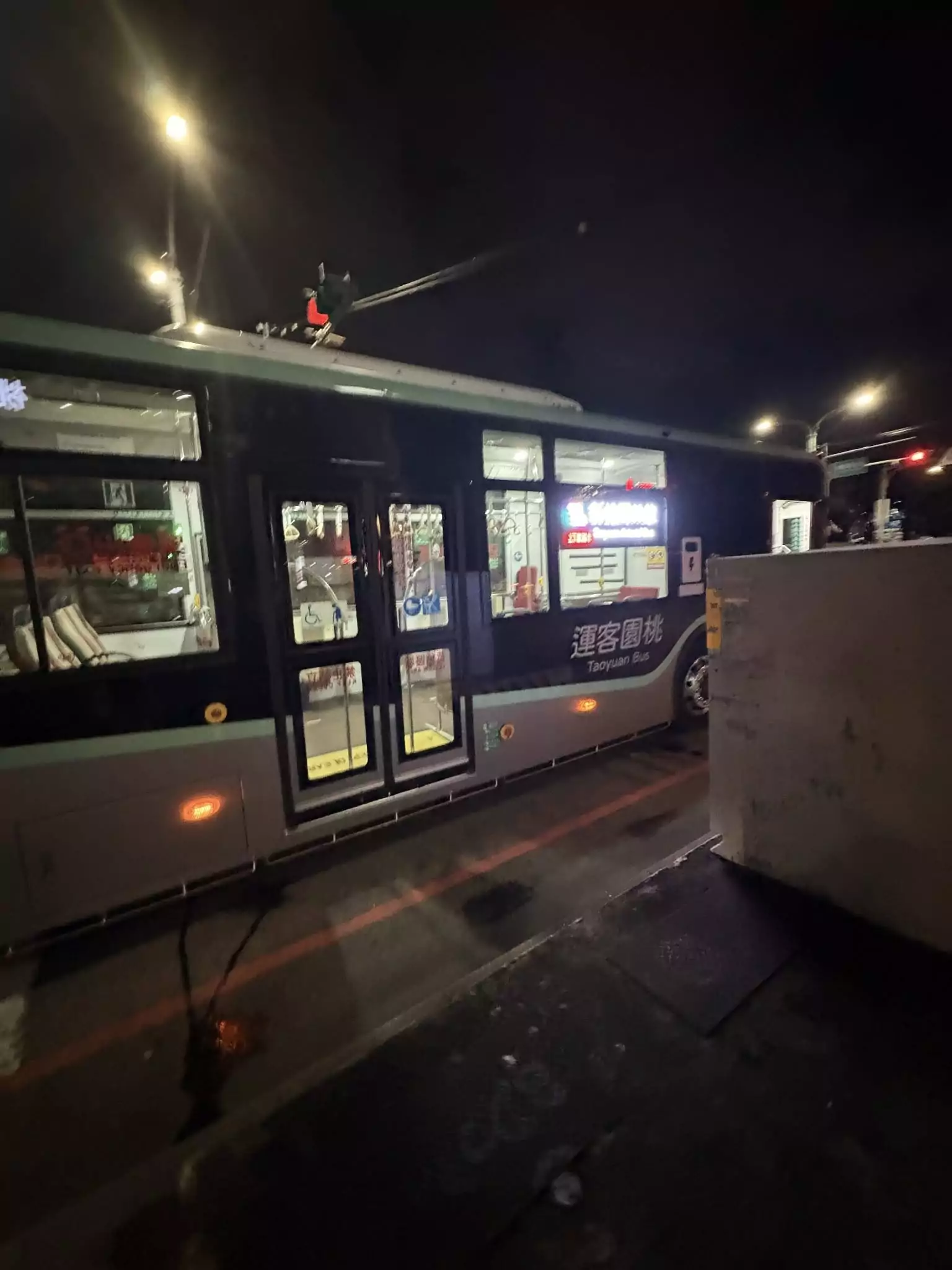 桃園客運司機下車與民眾拉扯?本人還原真相:被對方辱罵「X你媽」 683492272 17957313090109916 4177033469823512496 n