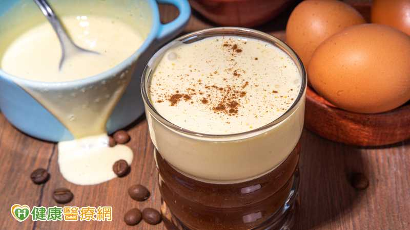 越南「蛋咖啡」掀議!網兩派吵翻 醫:蛋黃未熟恐添1菌感染風險 越南「蛋咖啡」掀議!網兩派吵翻 醫:蛋黃未熟恐添1菌感染風險