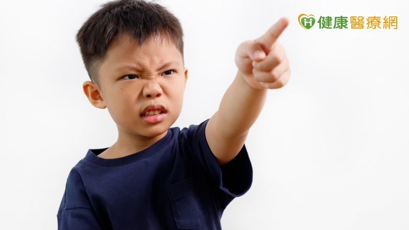 孩子愛推人、不合群是調皮?醫揭「觸覺敏感警報器」作祟真相 孩子愛推人、不合群是調皮?醫揭「觸覺敏感警報器」作祟真相