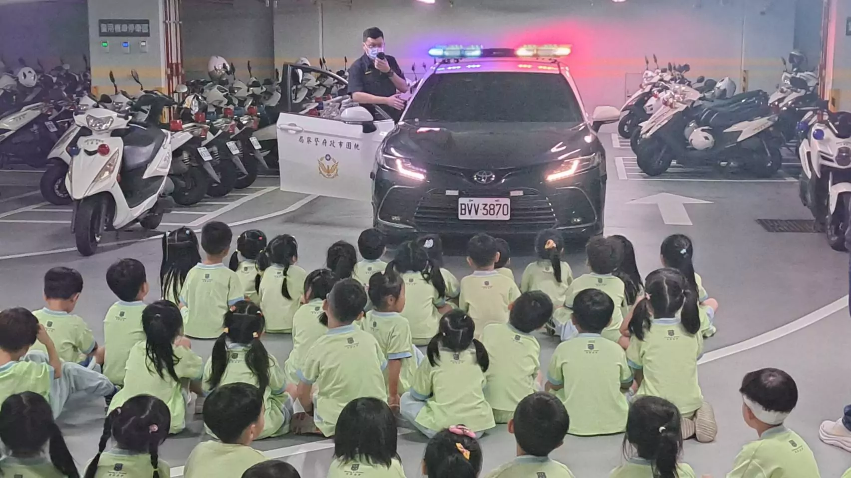 小小波麗士來報到!蘆竹警與幼兒園合作 交通安全意識向下扎根 小小波麗士來報到!蘆竹警與幼兒園合作 交通安全意識向下扎根