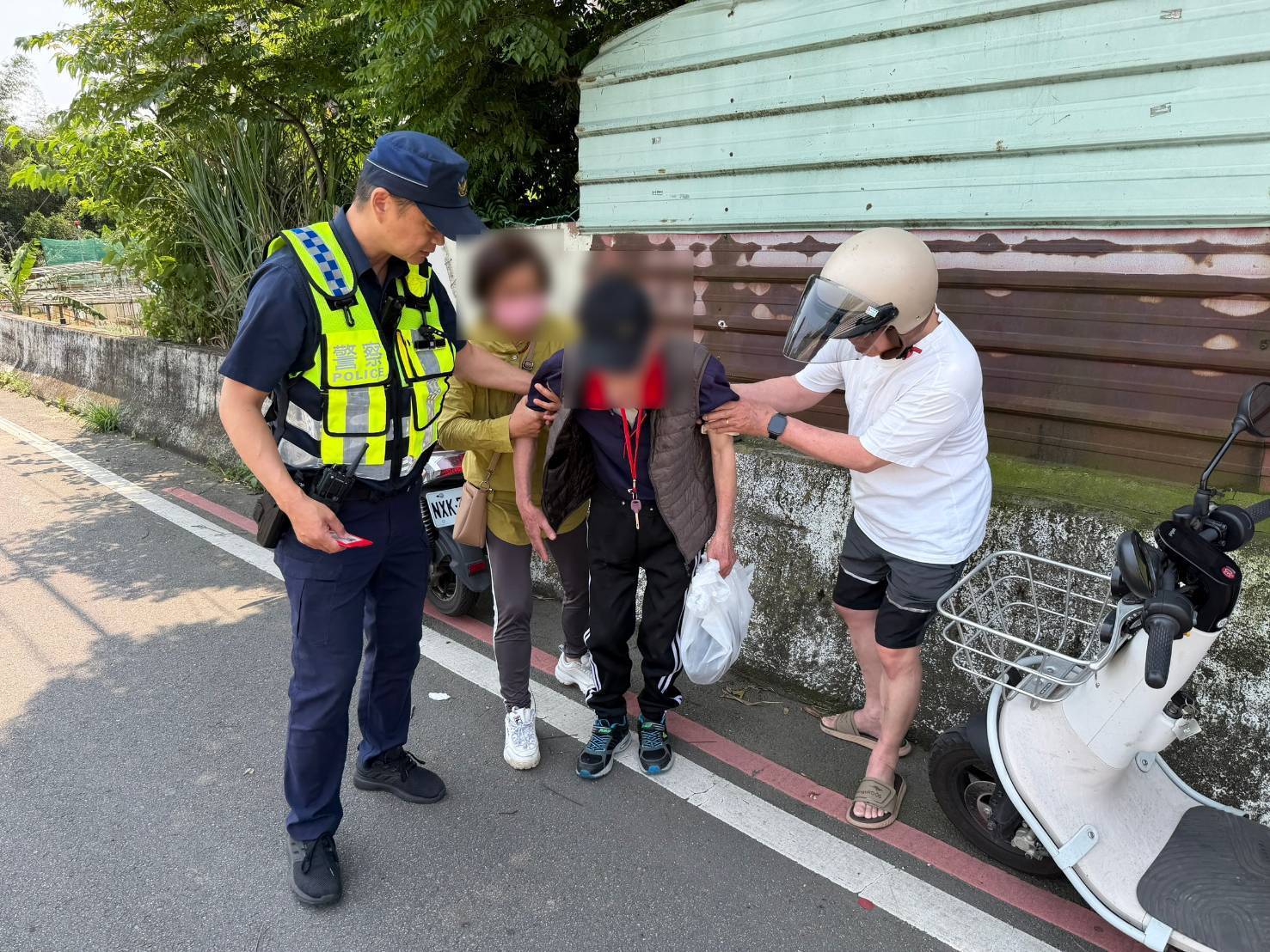 失智翁散步竟走5公里!平鎮警及時發現助安全返家 失智翁散步竟走5公里!平鎮警及時發現助安全返家