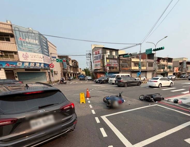 【有片】闖紅燈釀禍！平鎮上班尖峰4台機車撞成一團