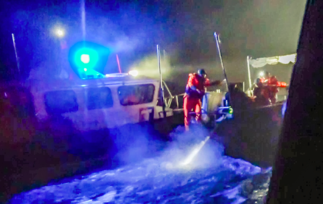 中國「三無船」闖金門巡防區廣播拒檢 海巡登檢扣留捍衛主權 中國「三無船」闖金門巡防區廣播拒檢 海巡登檢扣留捍衛主權