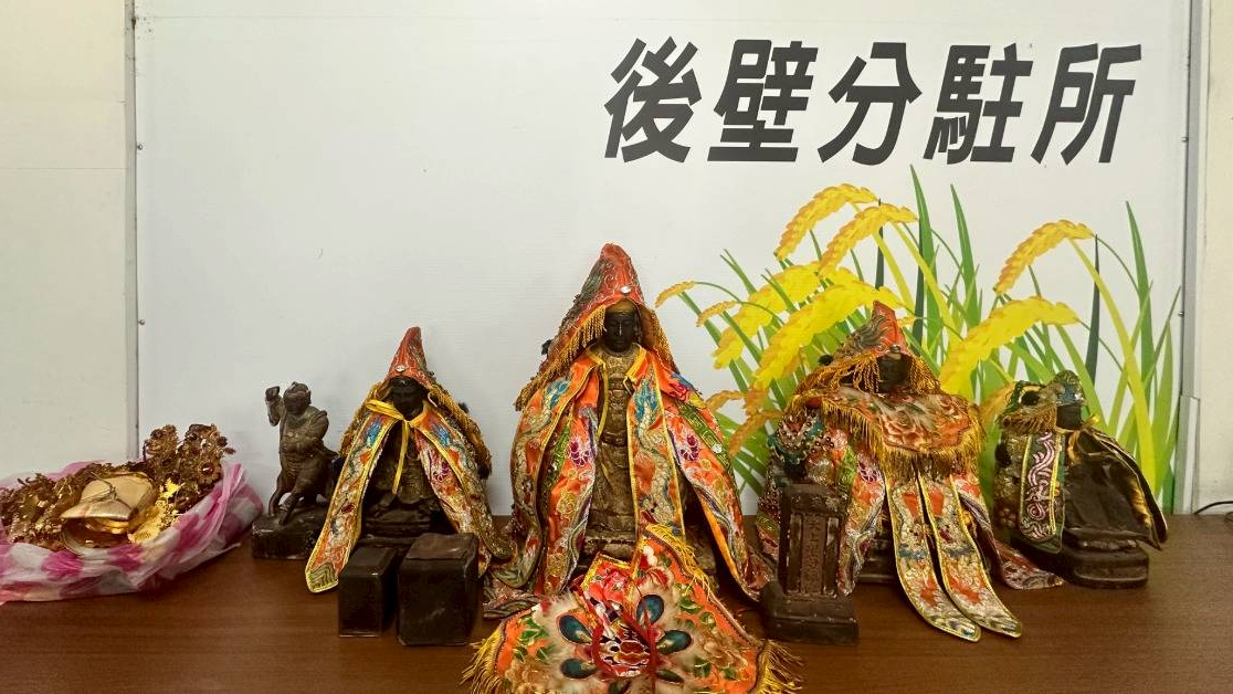 後壁朝天宮5神尊遭竊 警3小時神速找回「信眾開豪車」體面接送 後壁朝天宮5神尊遭竊 警3小時神速找回「信眾開豪車」體面接送