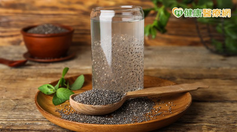 奇亞籽要咬碎還是直接吞?營養師解答:「多做1件事」助吸收 奇亞籽要咬碎還是直接吞?營養師解答:「多做1件事」助吸收